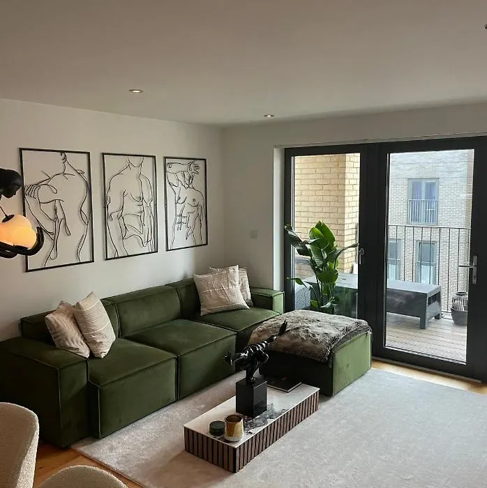 Cosy Bedroom In Luxury Apartment-1
